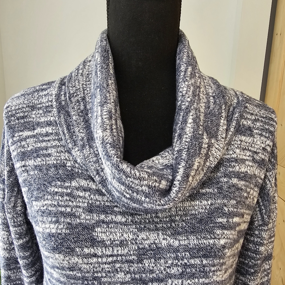 AERIE size S cowlneck sweater. Very soft - Picture 3 of 8